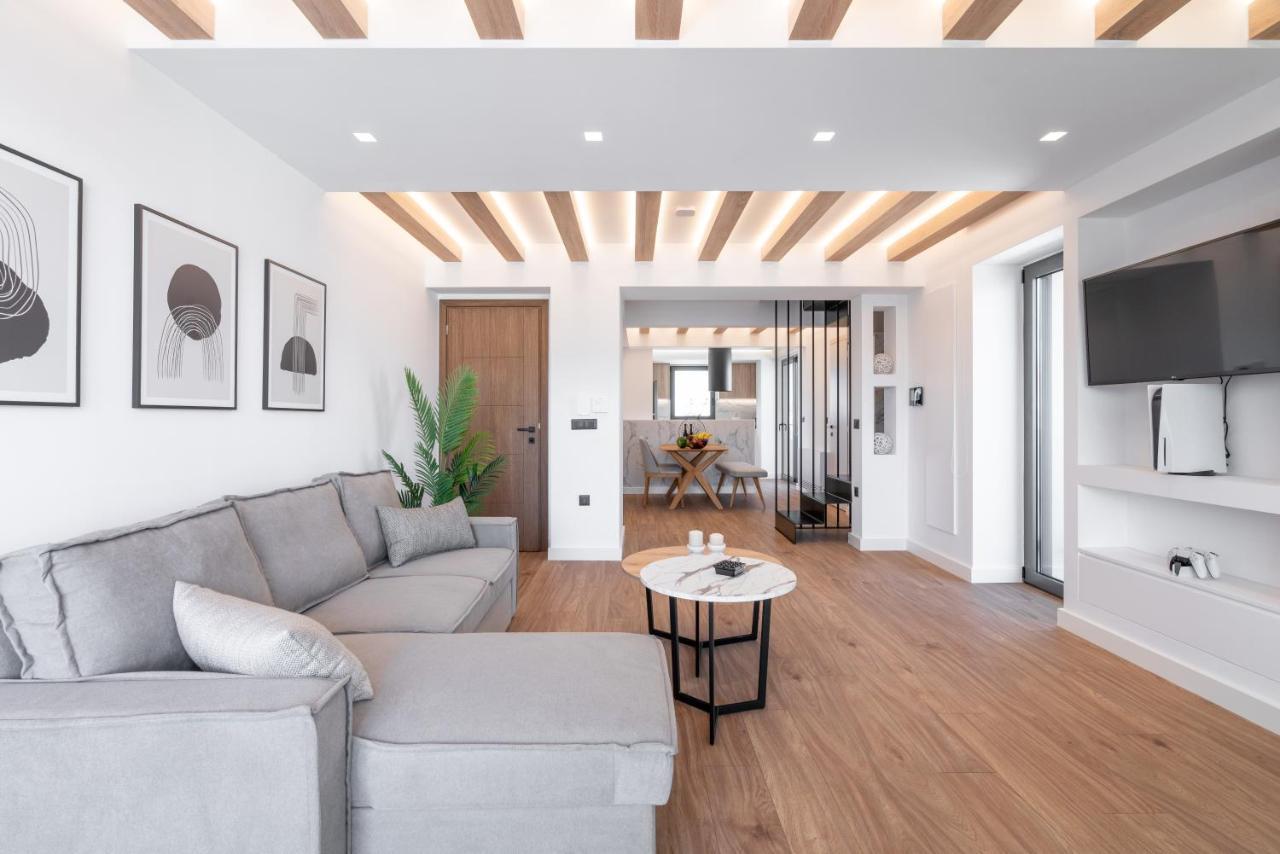 Apartment Almy Luxury