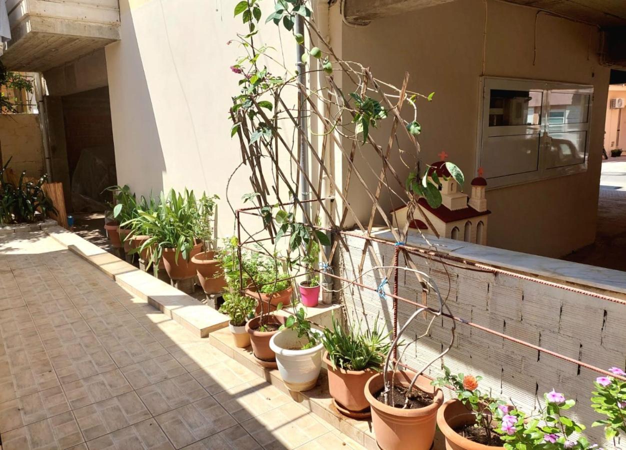 S For Studio - Detached, Close To Center Apartment *