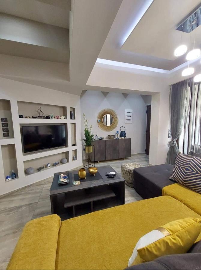 Rika's Luxury Seaside Apartment