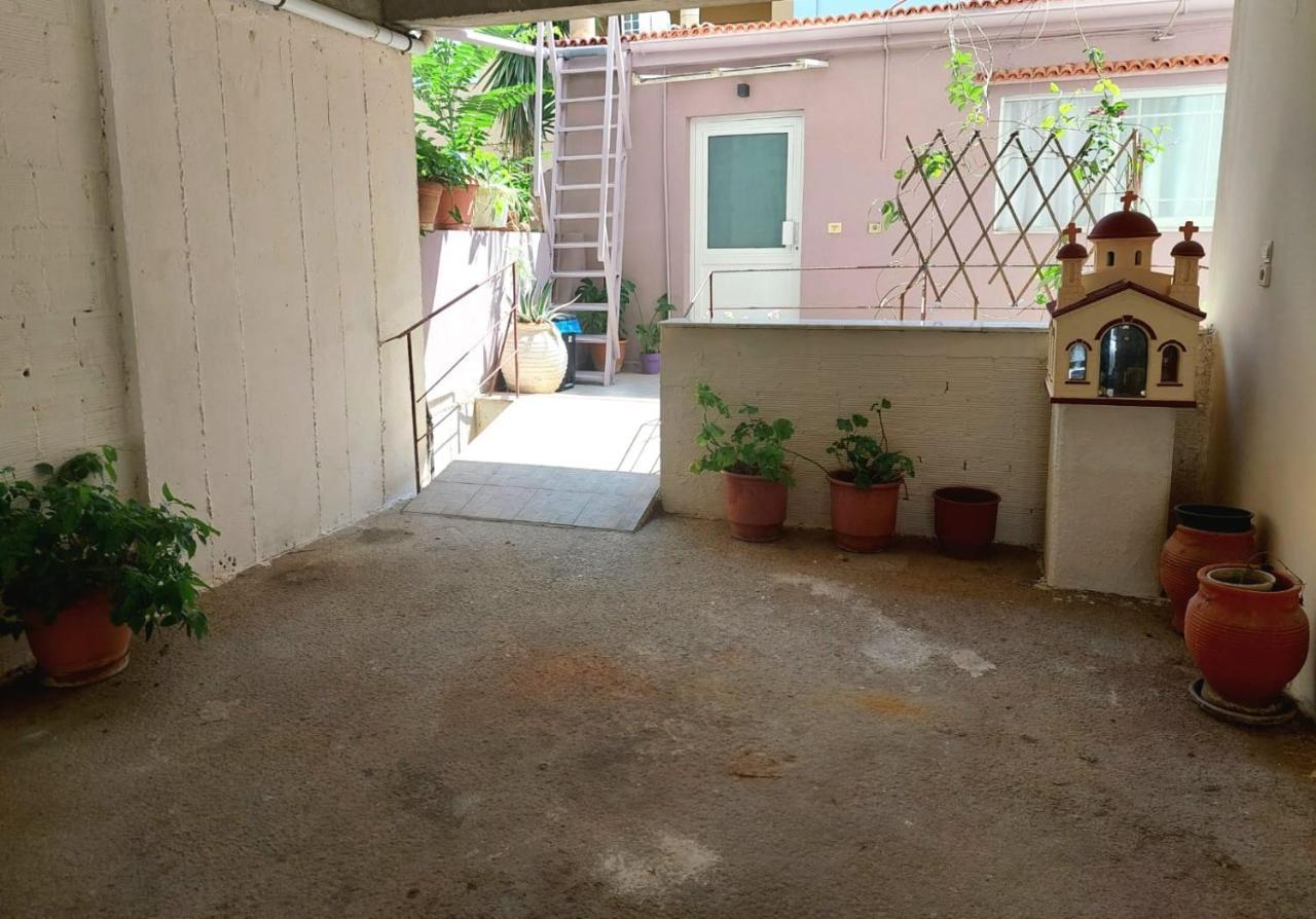 Apartment S For Studio - Detached, Close To Center *