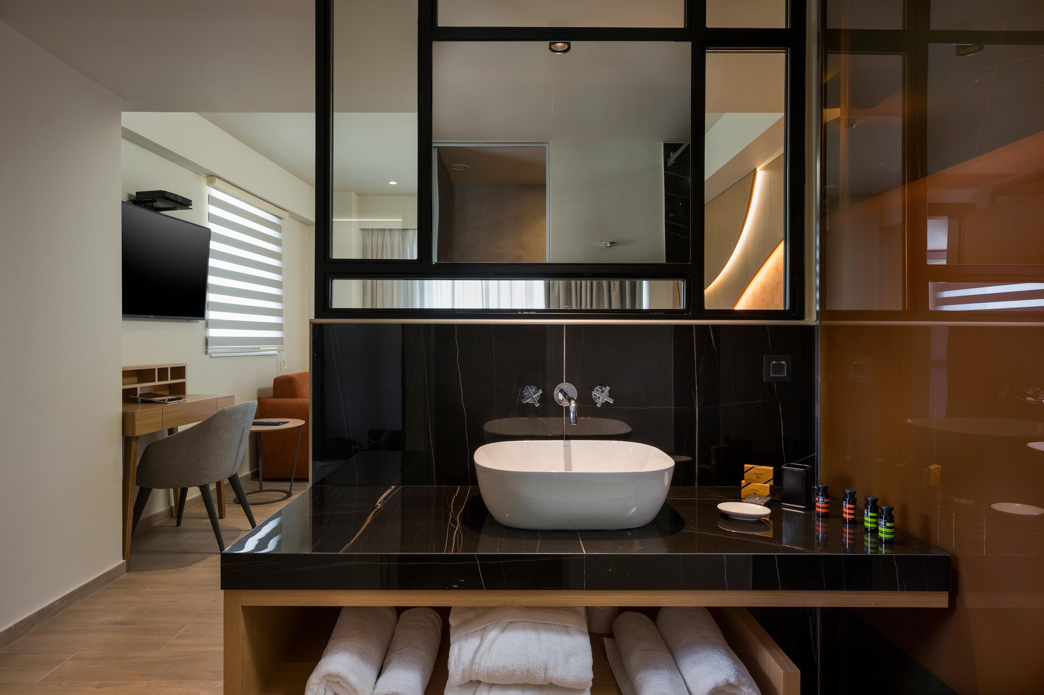 Hyperion & Hotel 4*