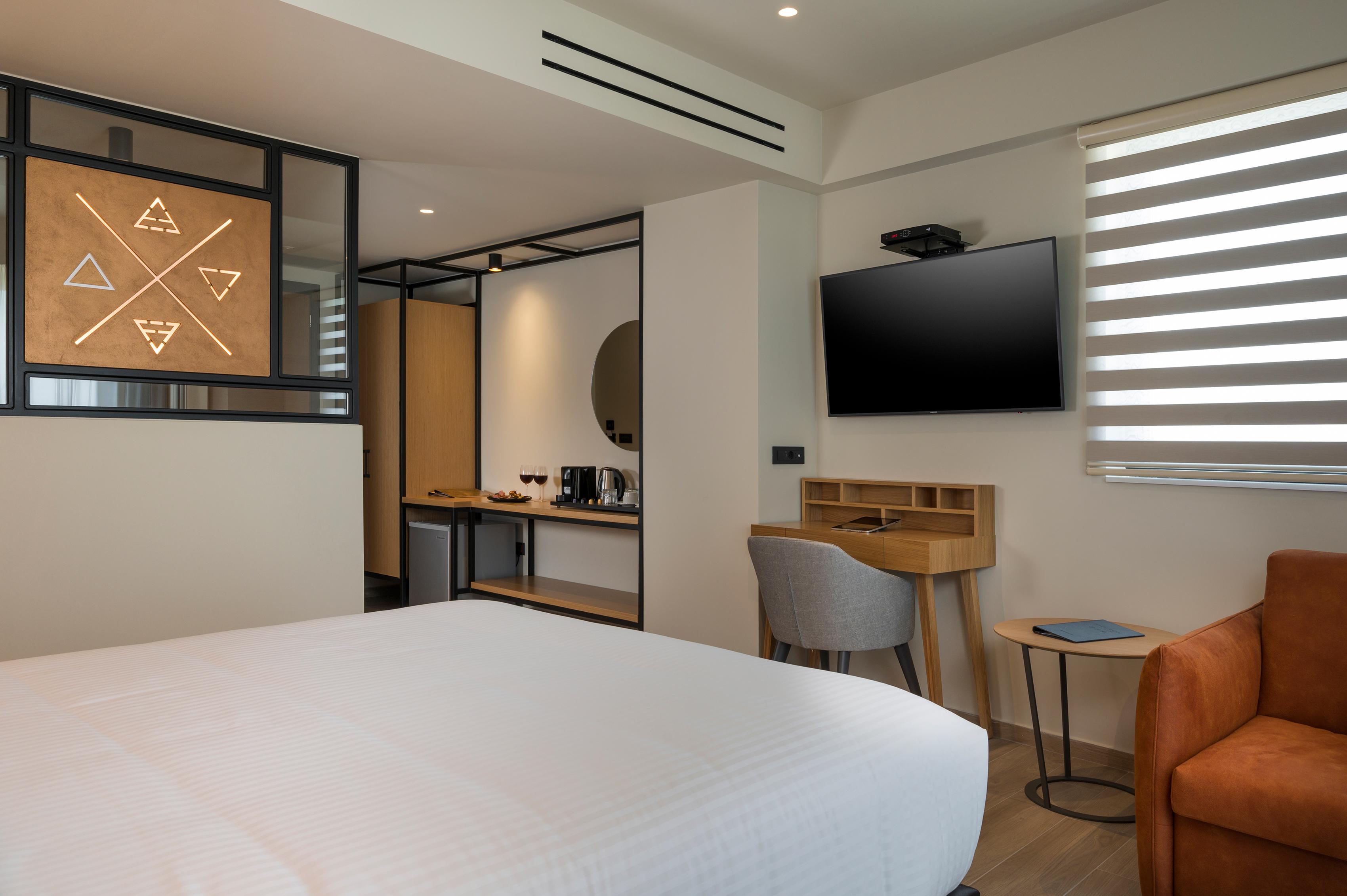 Hyperion & Hotel 4*