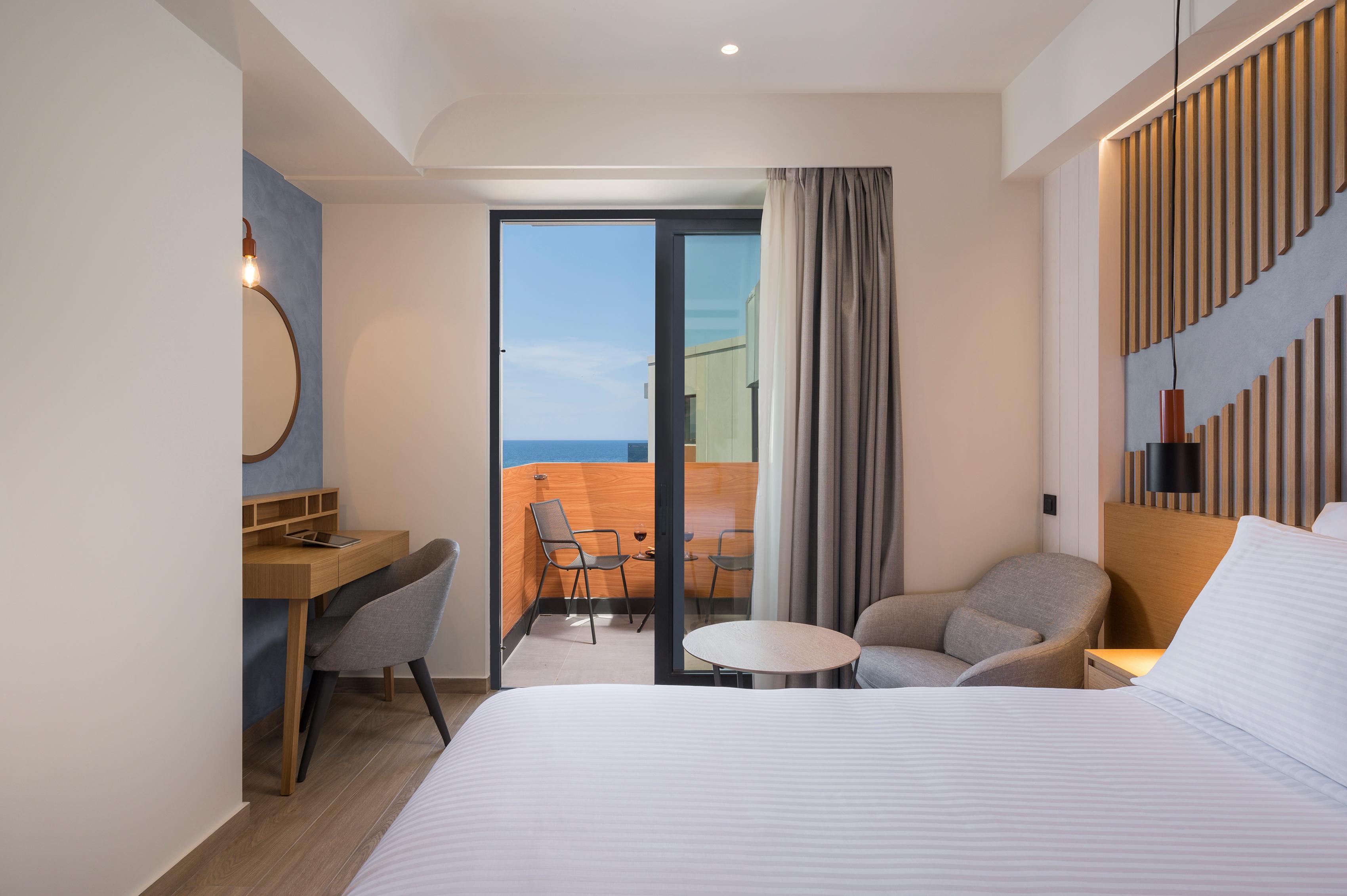 Hyperion & Hotel 4*