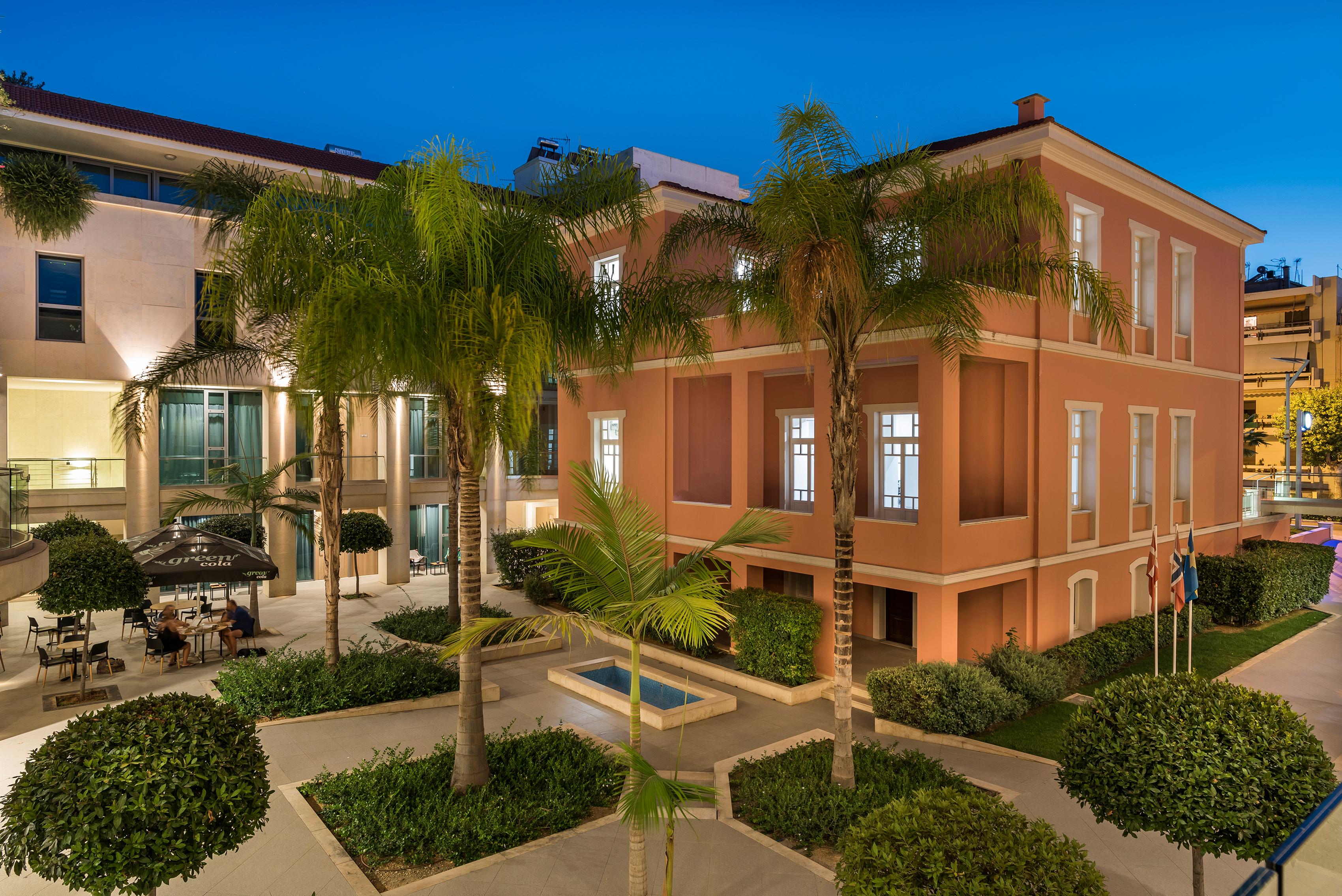Trianon Luxury & Aparthotel 4*