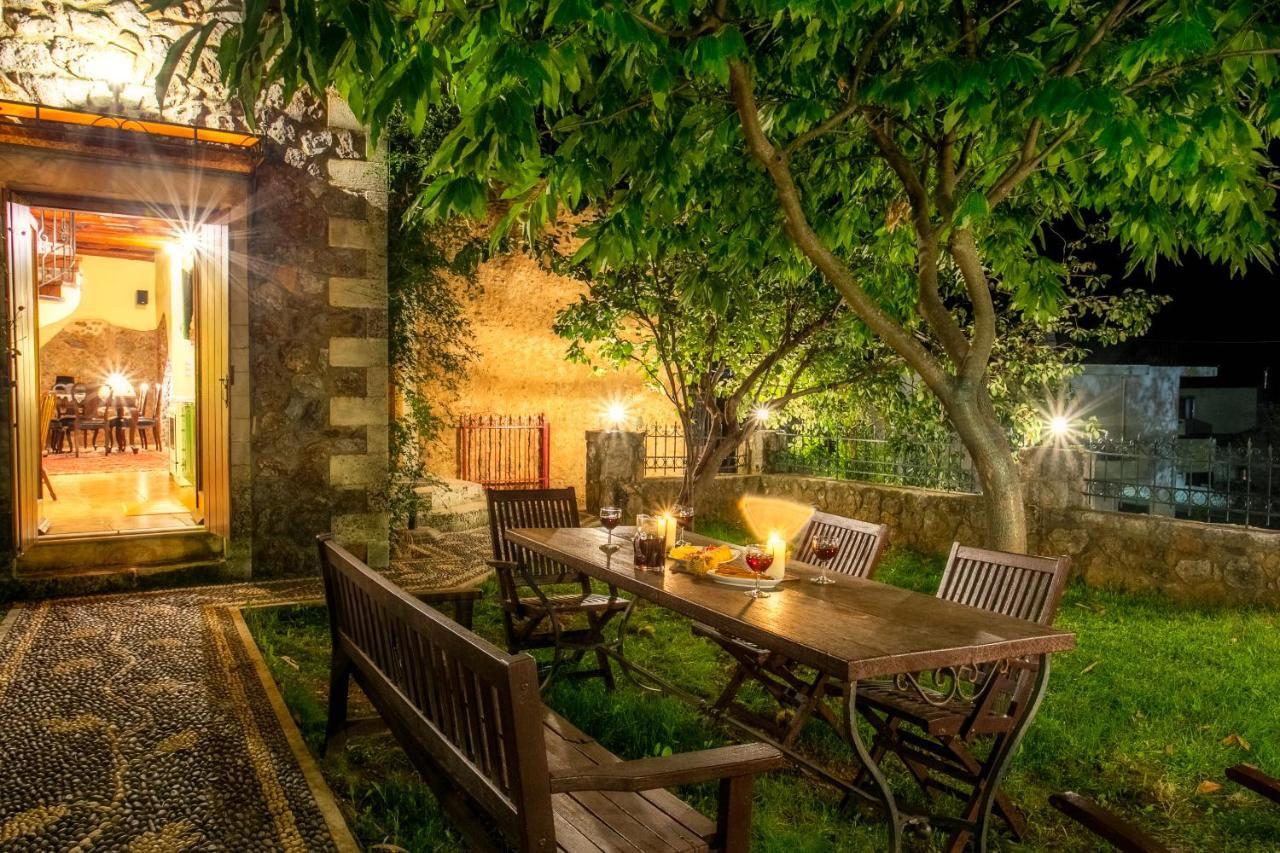 Ifigenia Lux Maisonette In Oldtown And In Theriso Vilage 14 Km Outside Of Chania