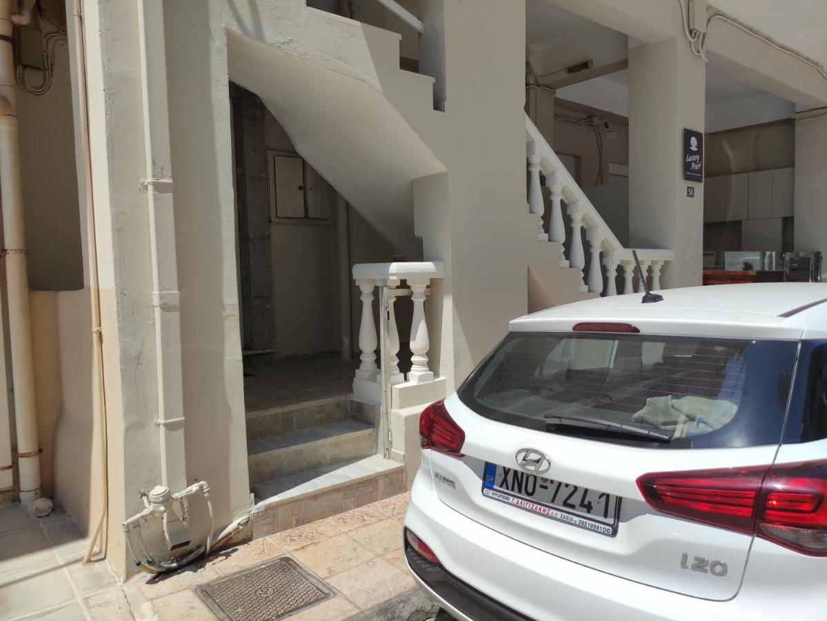 Apartment Steps From The Aprt *