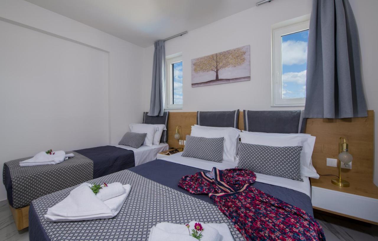 Deluxe Hotel