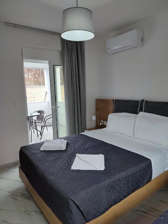 Deluxe Hotel