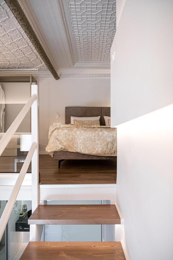 Elia Erato 3*