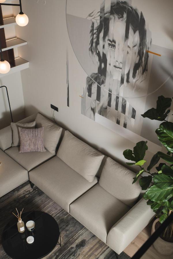 Urban Lofts Apartment *