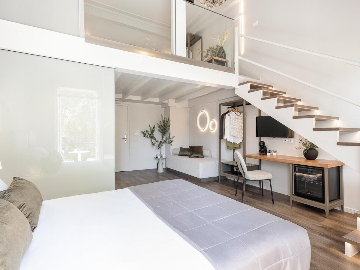 Elia Erato 3*