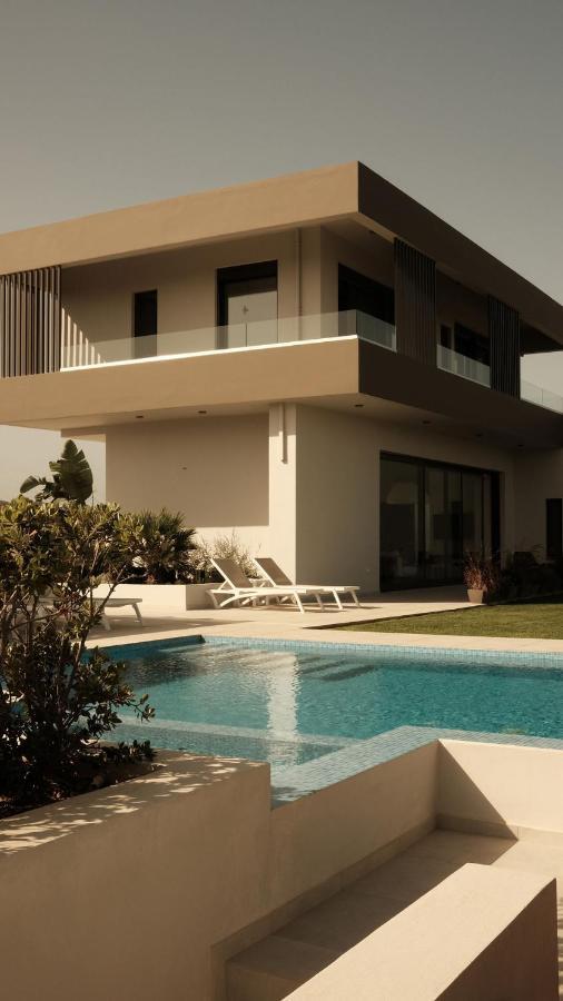 Gardenia, De Luxe Avec Piscine A Debordement *