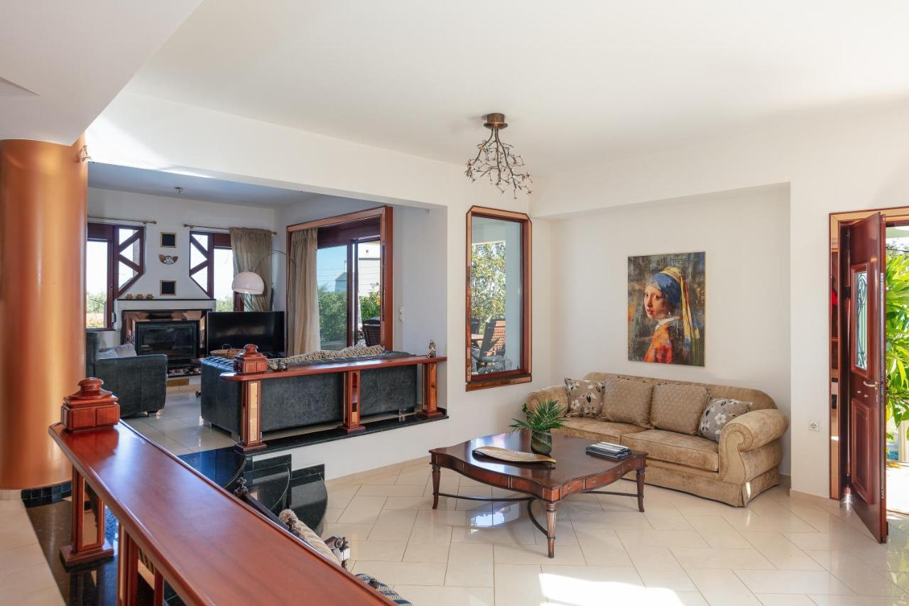 Nikis Villa *