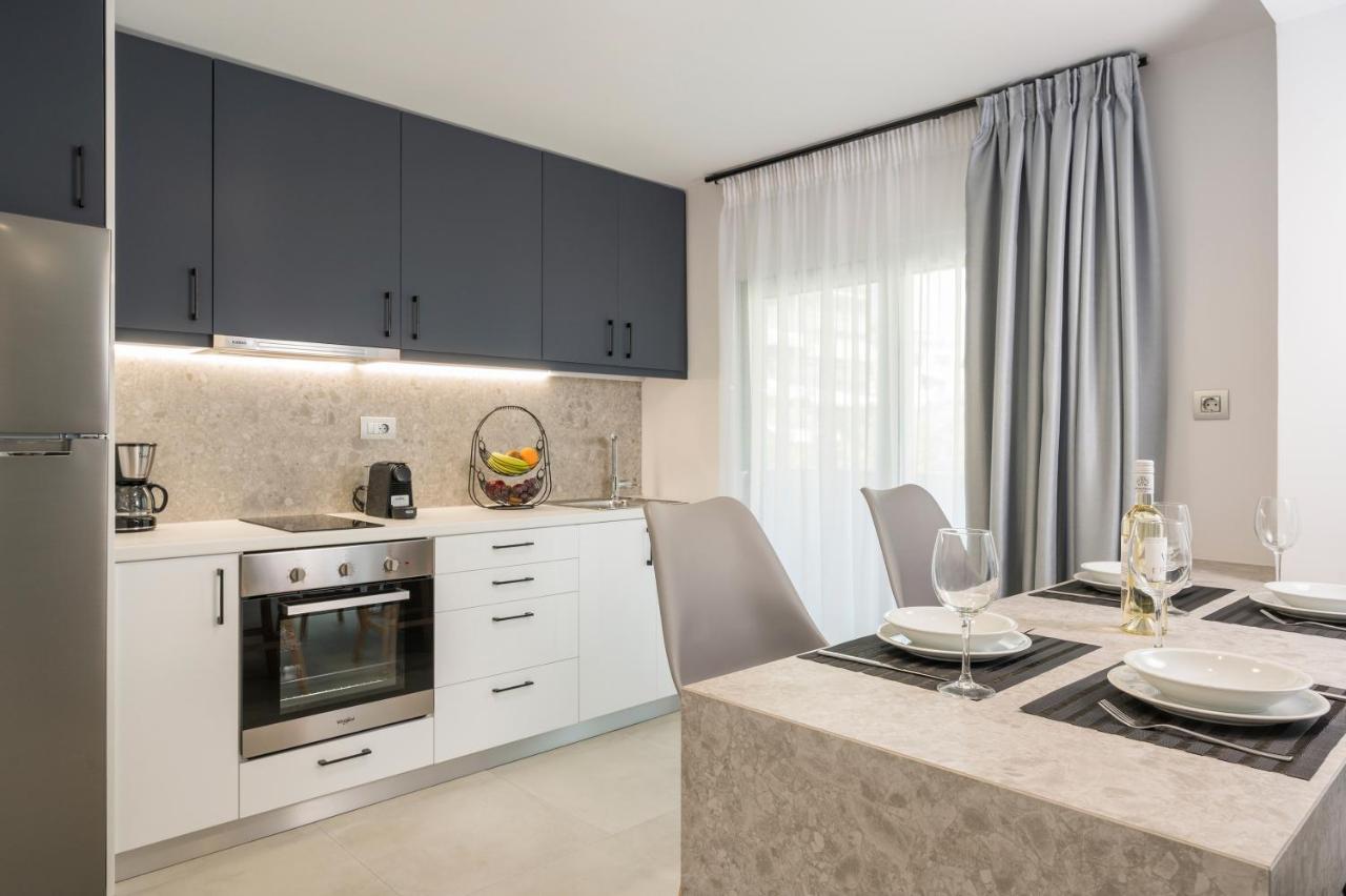 Quarters Luxury Apts Apartment