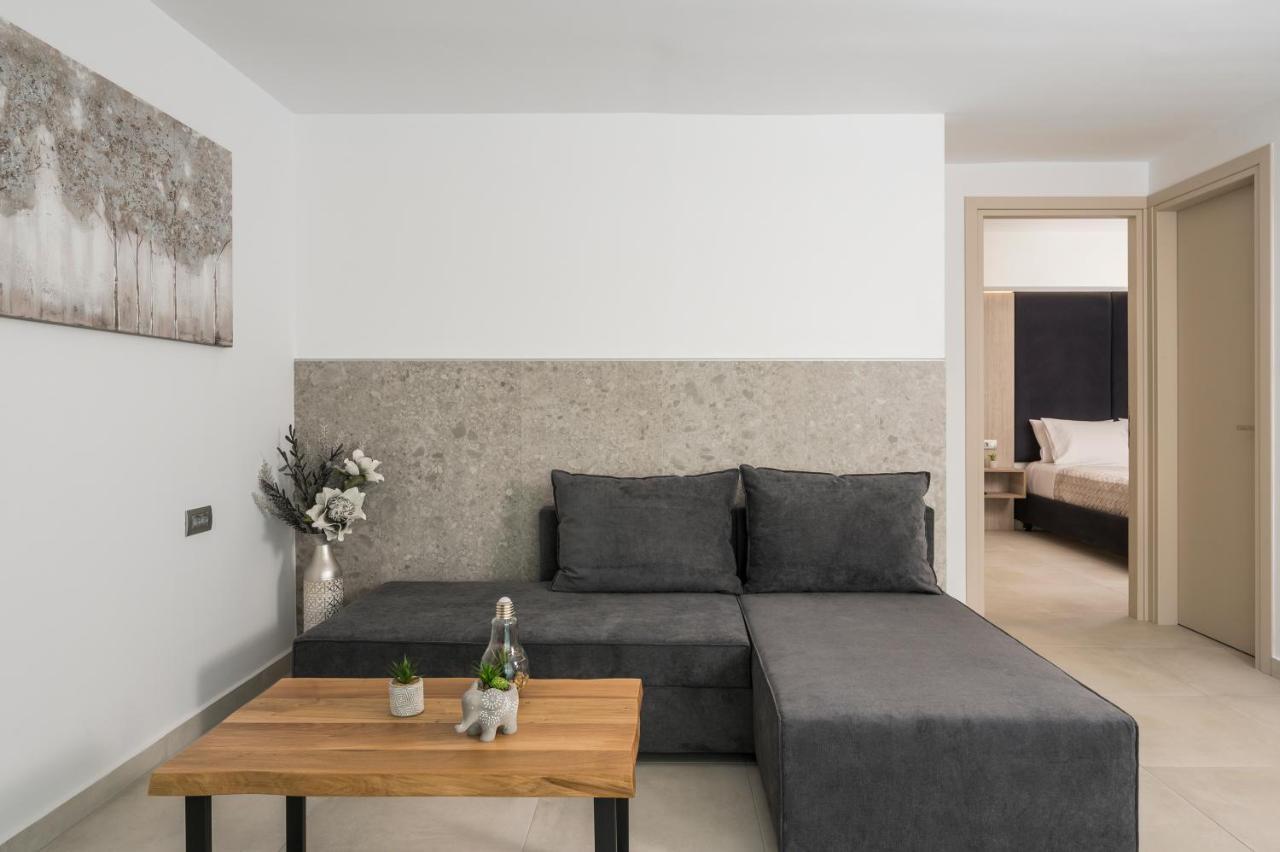 Quarters Luxury Apts *