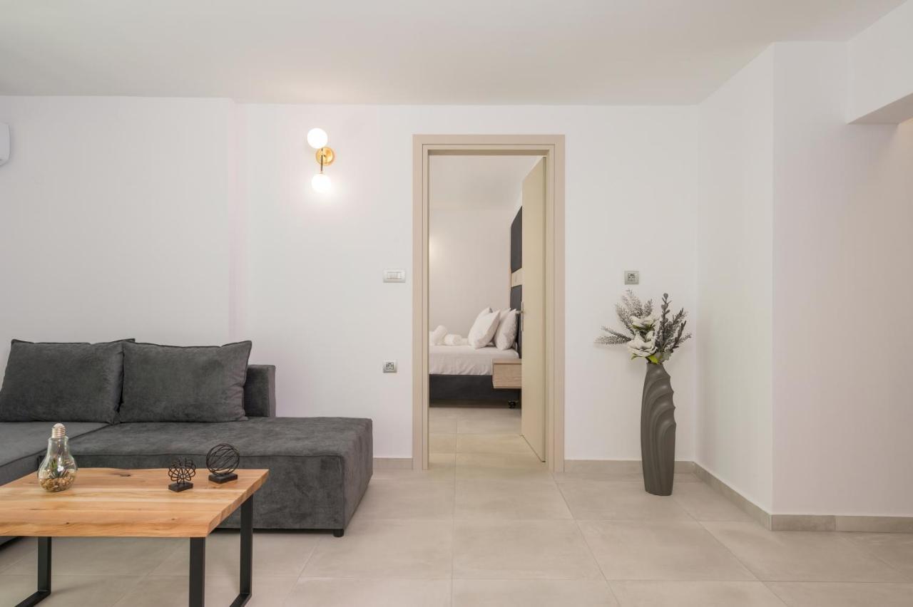 Apartment Quarters Luxury Apts *