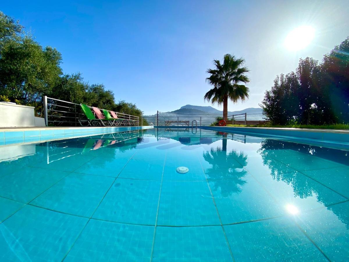 Seaview With Shared Pool, Almyrida Apartment *