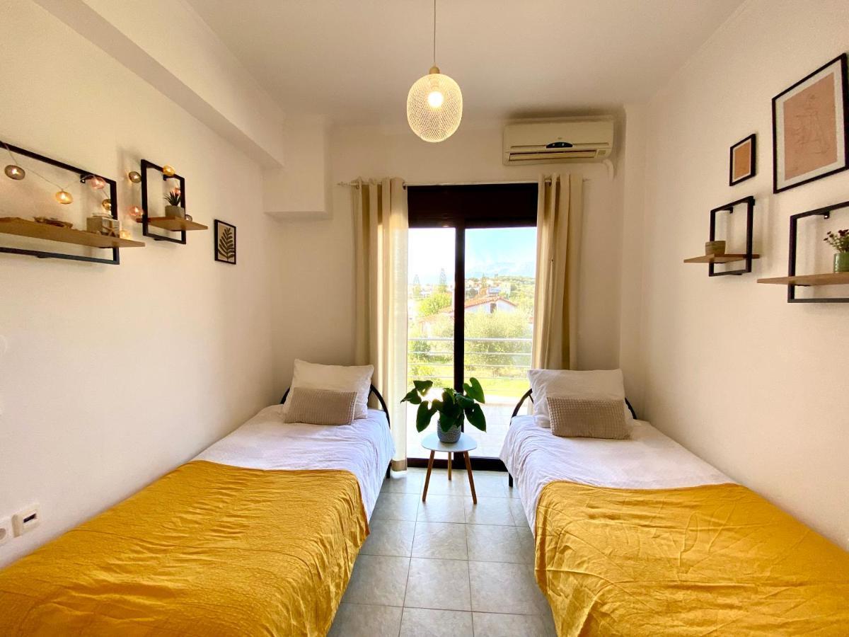 Seaview With Shared Pool, Almyrida Apartment