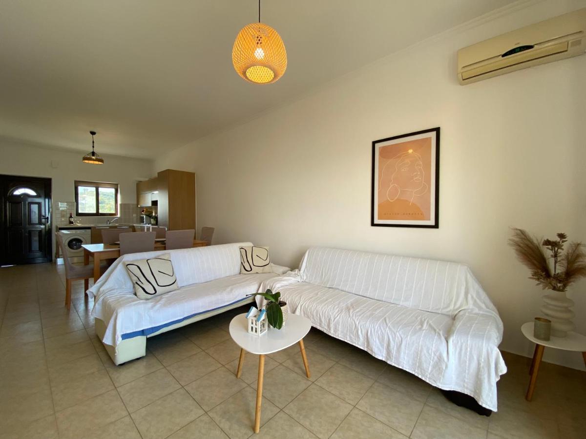 Seaview With Shared Pool, Almyrida Apartment *