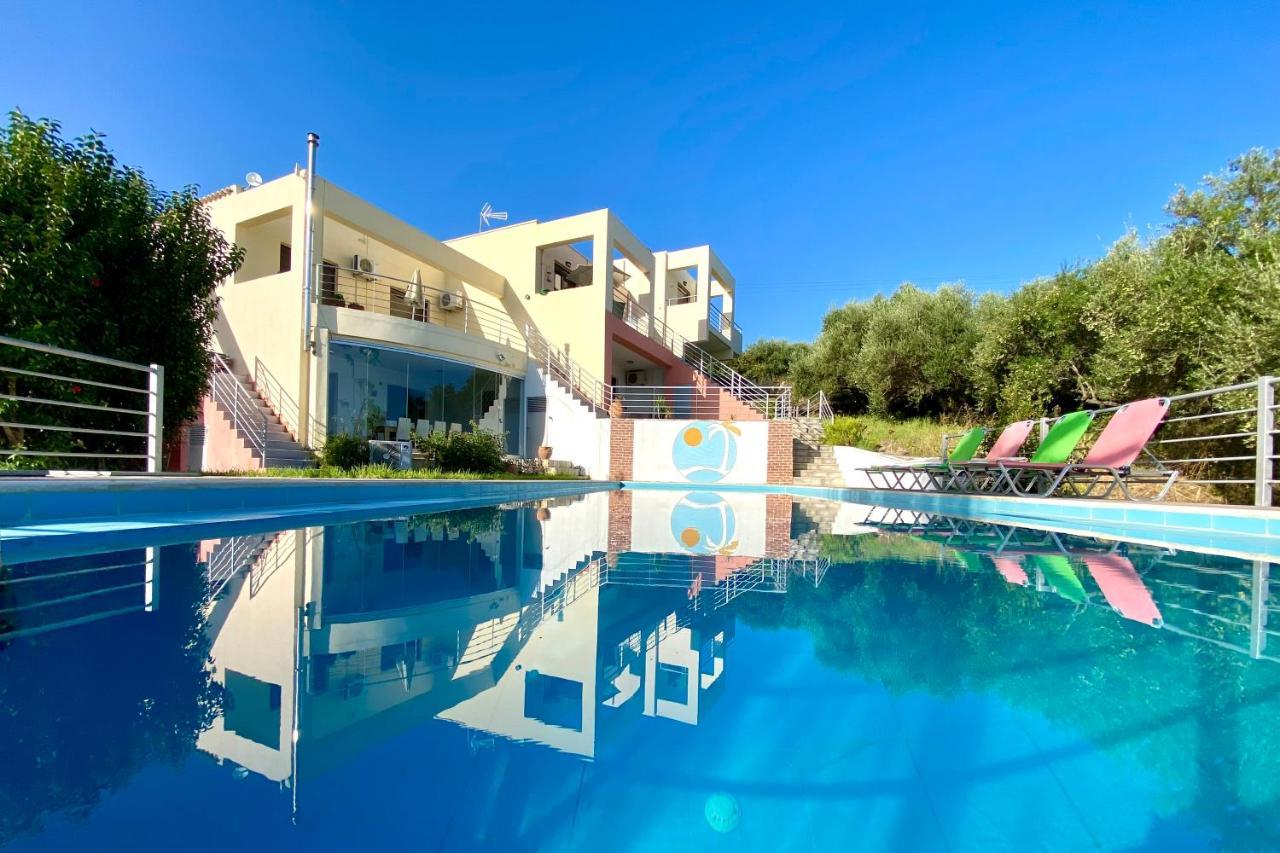 Apartment Seaview With Shared Pool, Almyrida