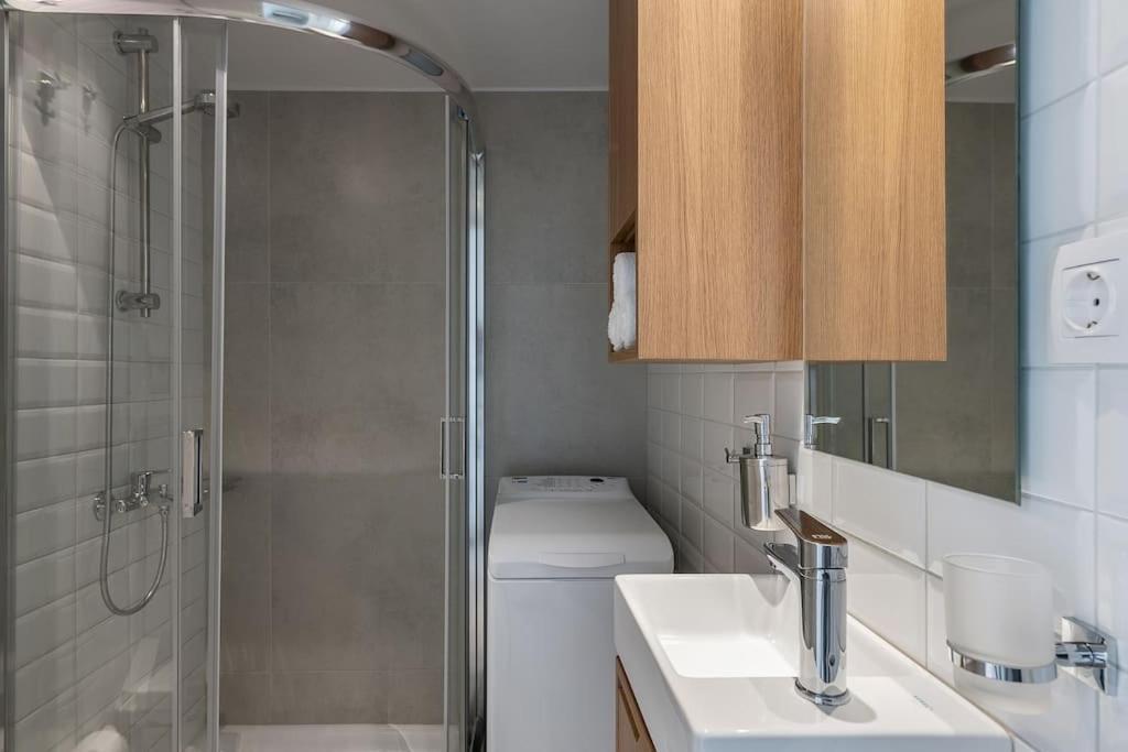 West Apartment *