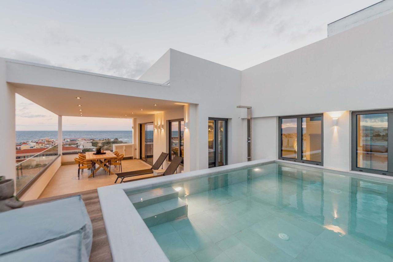 Moments Penthouse I Close To Everything *