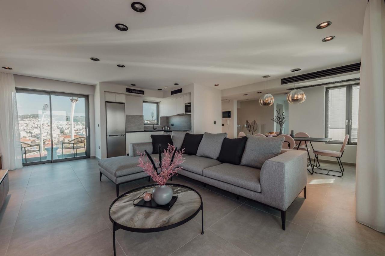 Moments Penthouse I Close To Everything