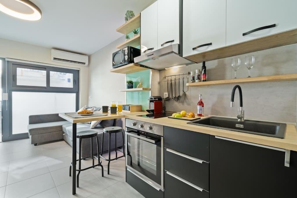 Nb Studio, Steps Away From The Beach And The City * Chania (Crete)