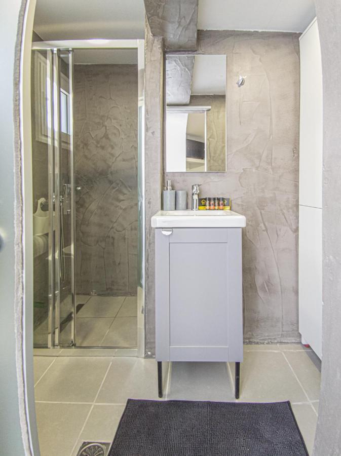 Comfy With Small Private Pool, Fiber Internet And Private Parking Apartment *