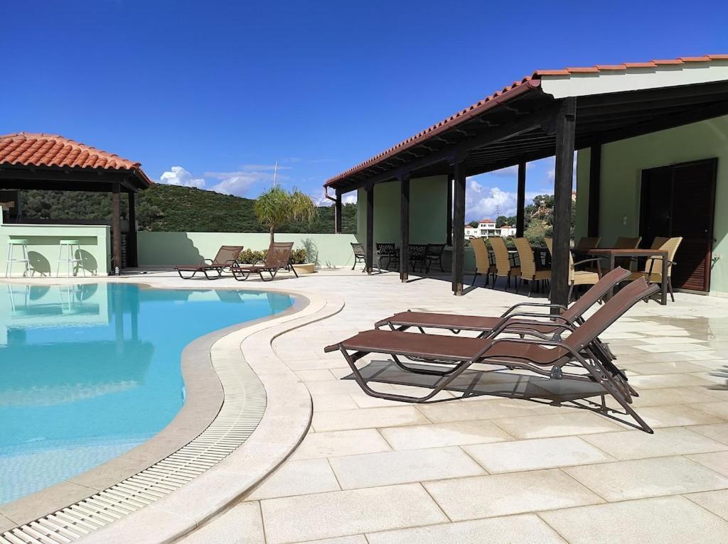 Villa Chloe - Amazing View With Swimming Pool *
