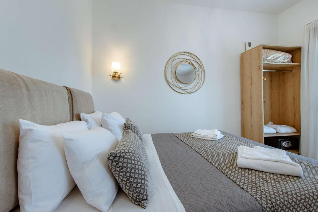 Deluxe 3* Chania (Crete)