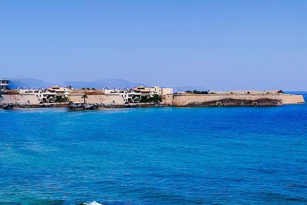 Chrysa's House In Front Of The Sea Apartment *