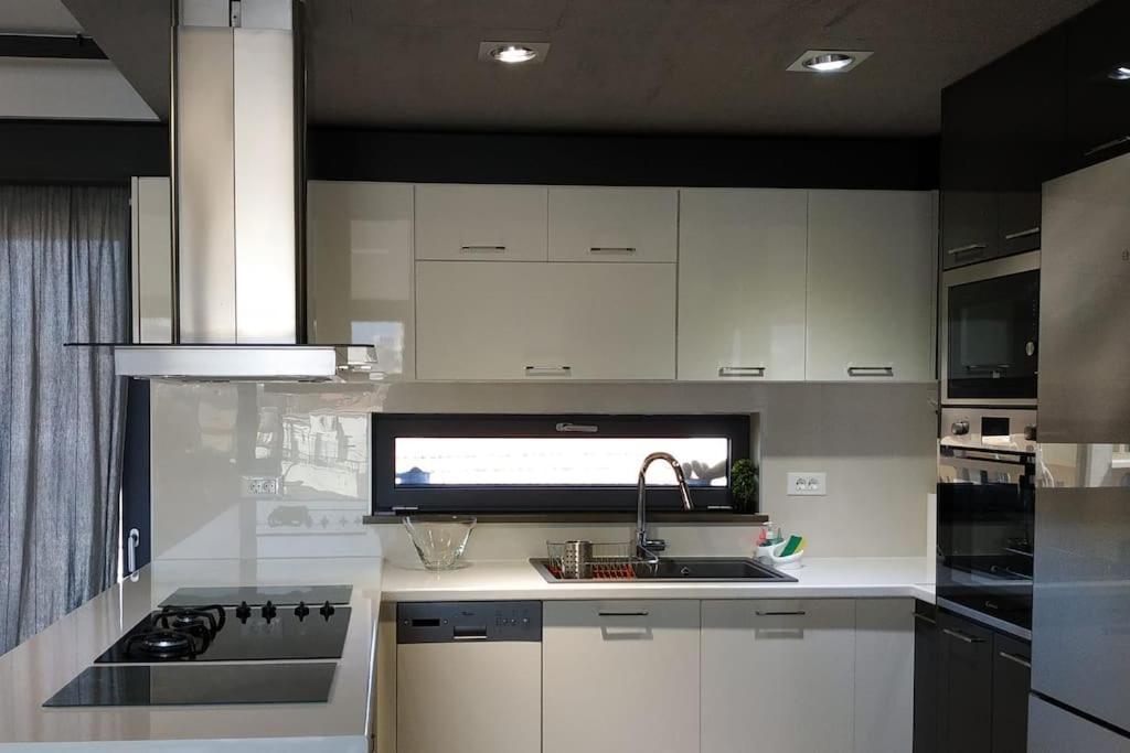 Yianna's Modern In Chania Apartment *