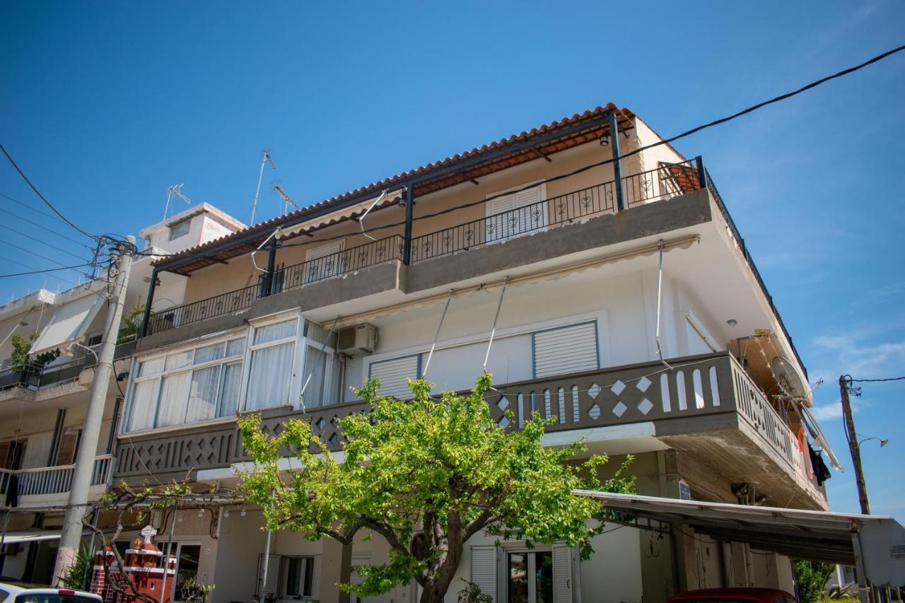 Eva's Residence, Family