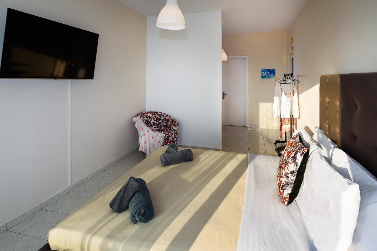 25 Apartment *