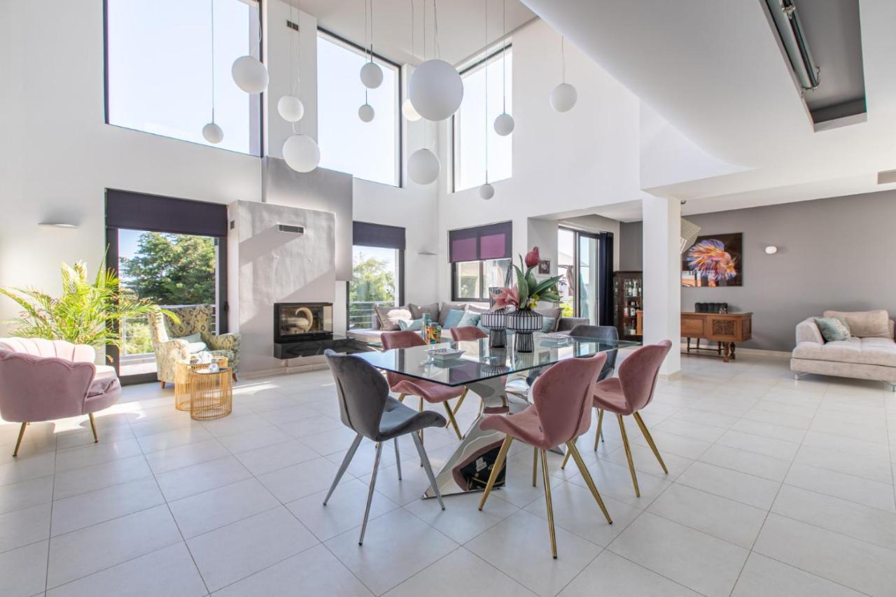 Crystal Waves Lux Villa-homeleader Villa