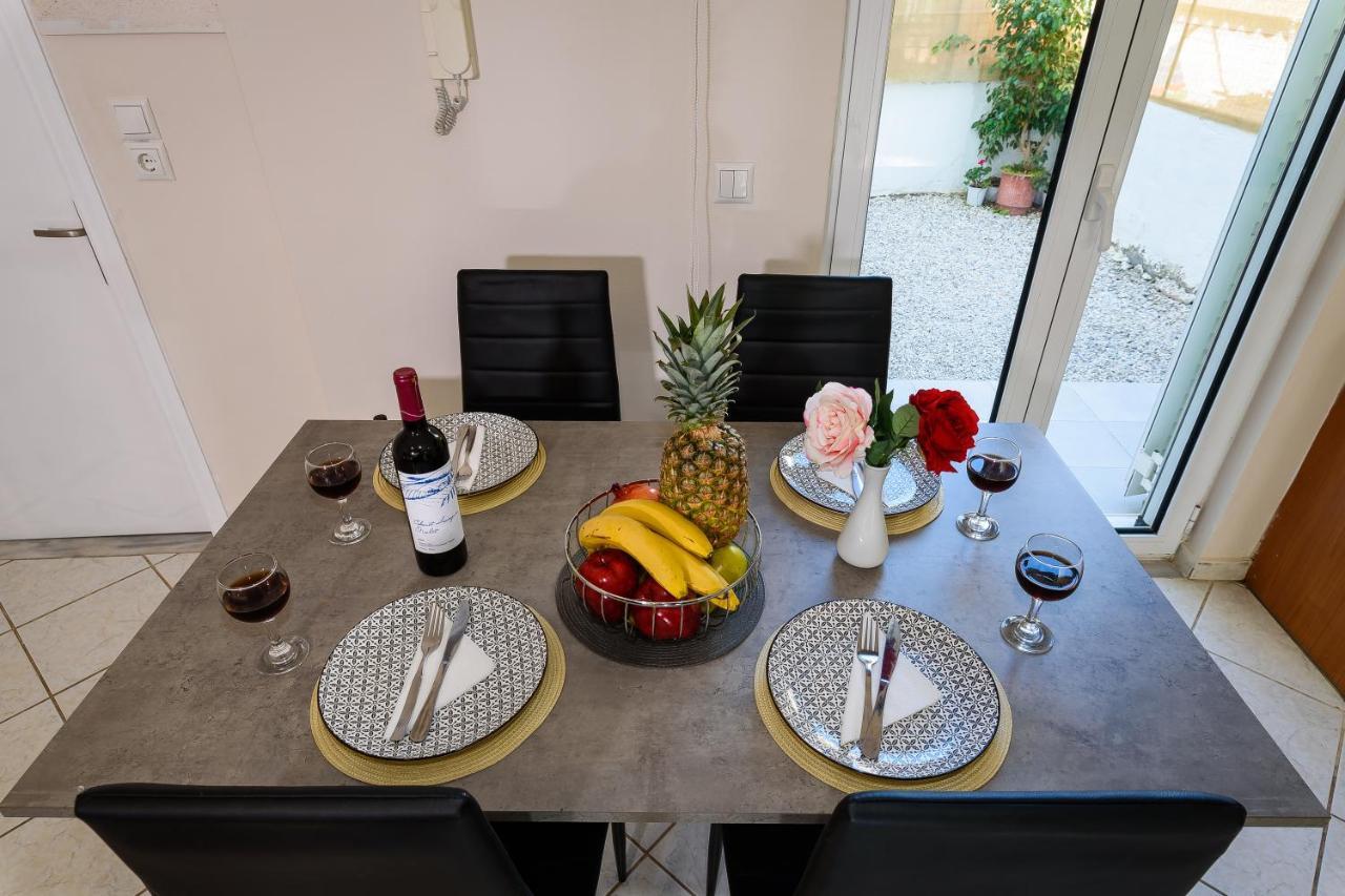 Apartment 25