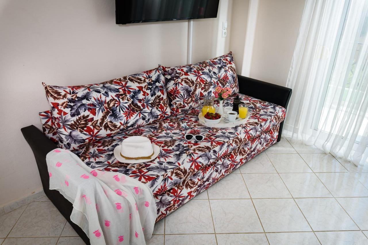 Apartment 25