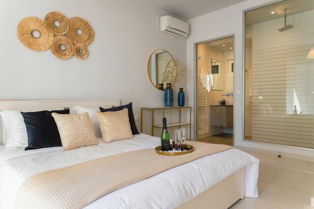 G&m Luxury With Pool Apartment