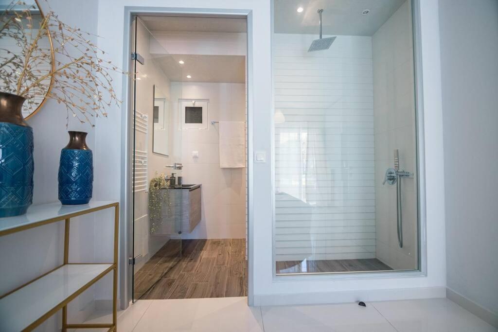 G&m Luxury With Pool Apartment