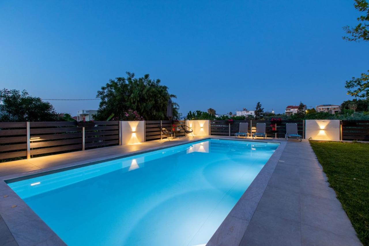 Crystal Waves Lux Villa-homeleader *