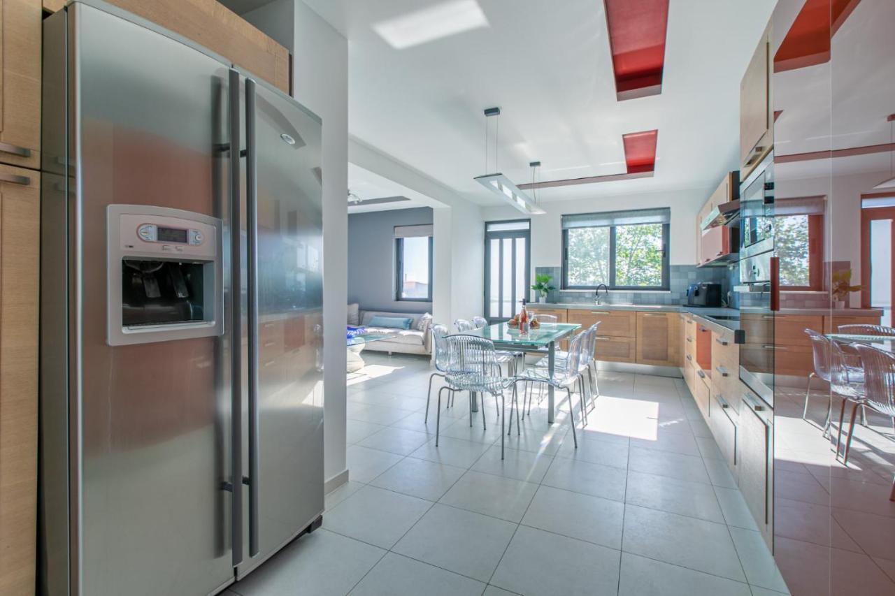 Crystal Waves Lux Villa-homeleader *