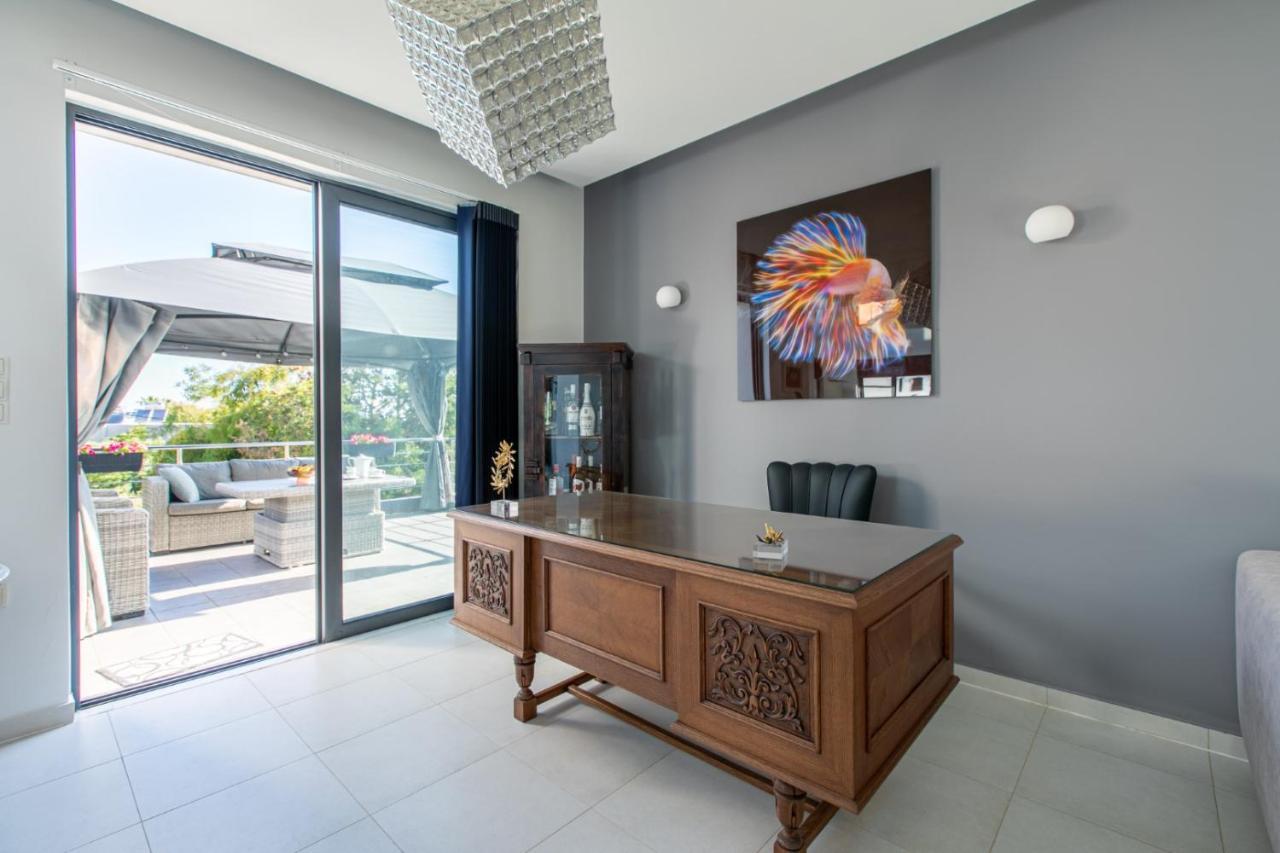 Villa Crystal Waves Lux Villa-homeleader *