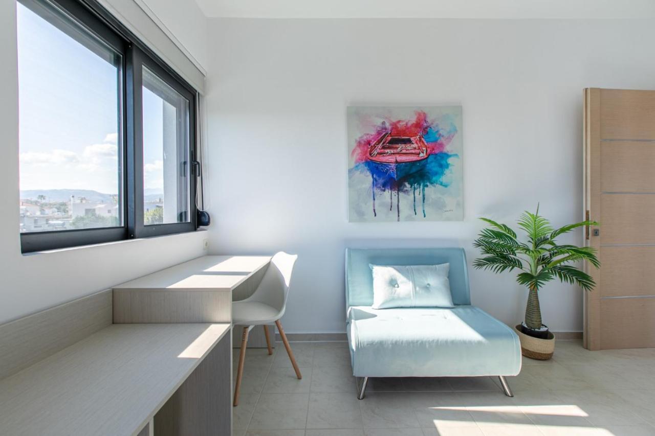 Crystal Waves Lux Villa-homeleader *