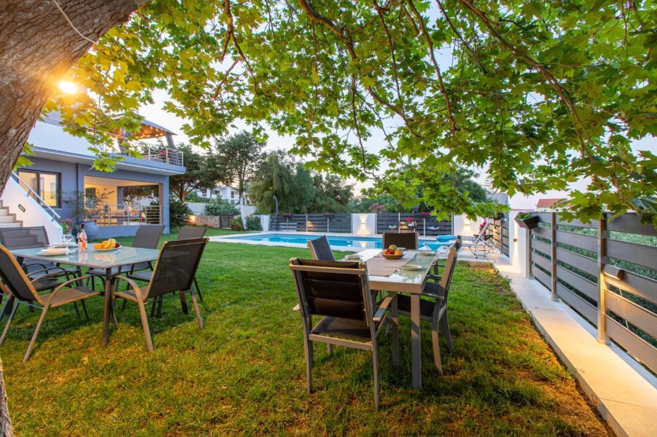 Villa Crystal Waves Lux Villa-homeleader