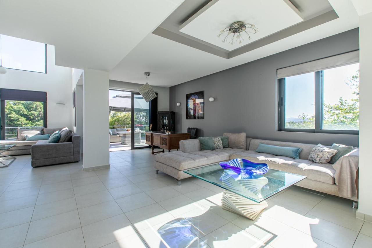 Crystal Waves Lux Villa-homeleader Villa