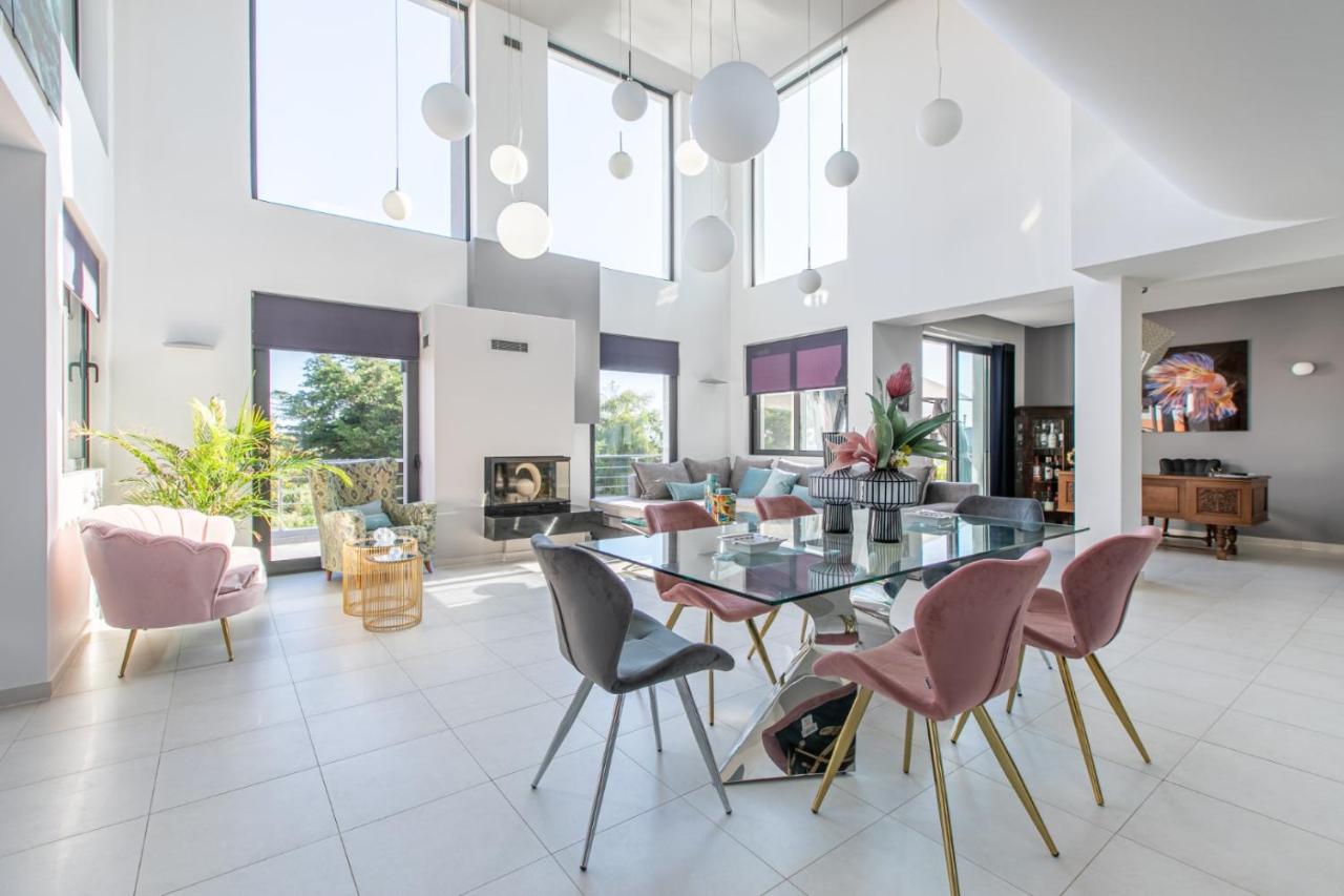 Villa Crystal Waves Lux Villa-homeleader