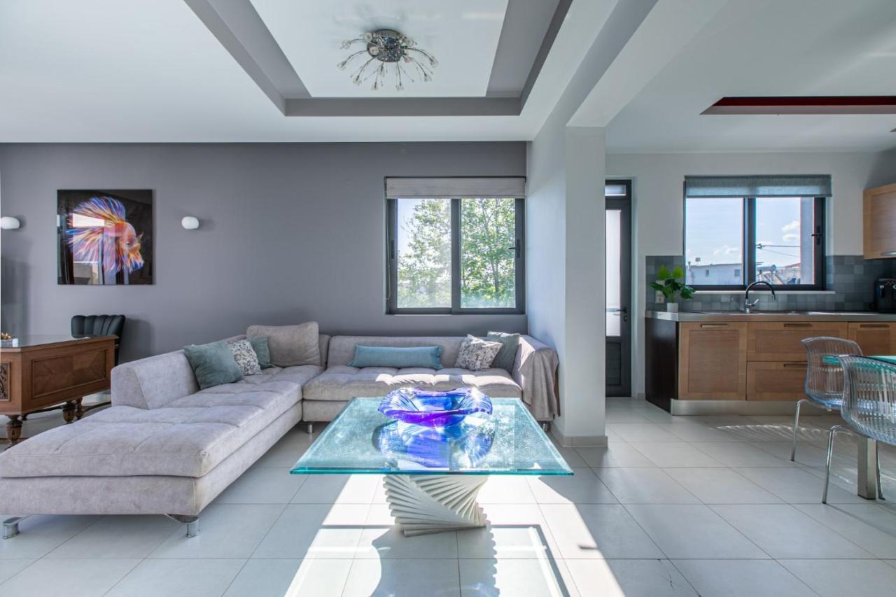 Crystal Waves Lux Villa-homeleader *