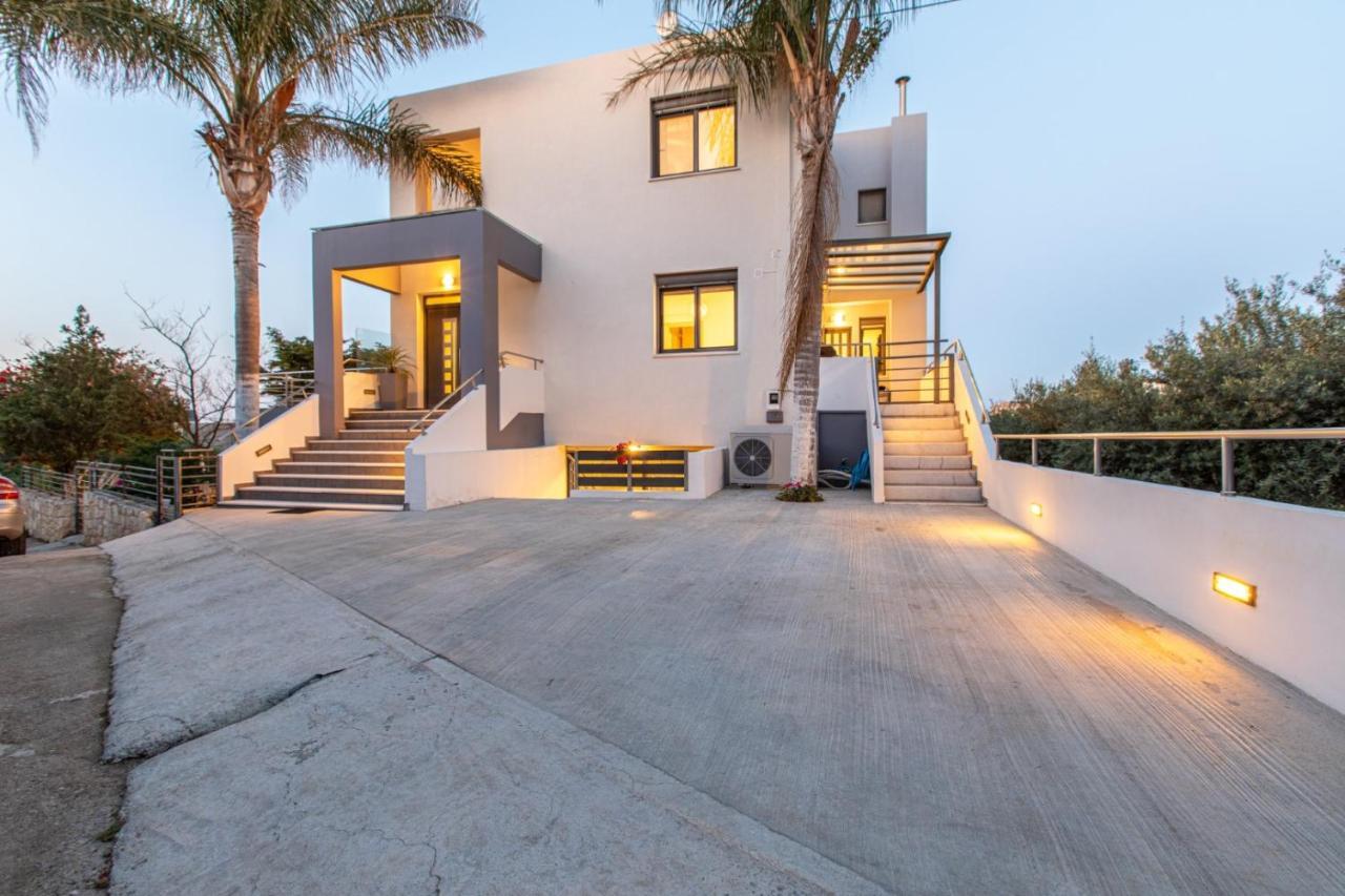 Crystal Waves Lux Villa-homeleader Villa