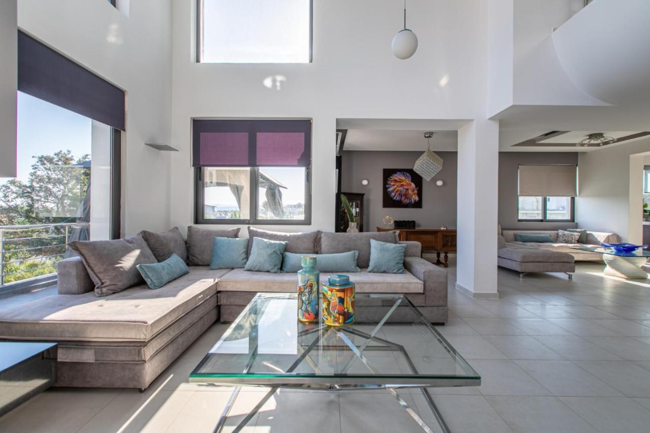 Crystal Waves Lux Villa-homeleader *